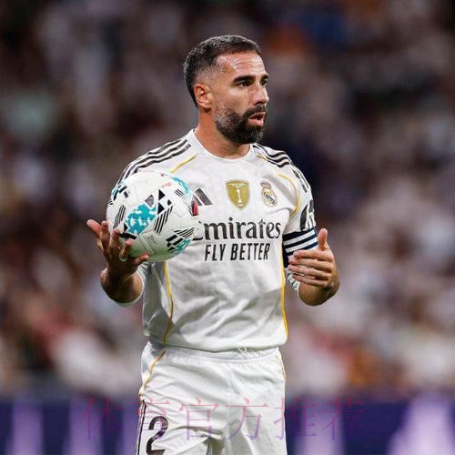 马卡:卡瓦哈尔受伤前皇马就在考虑签右后卫 马卡:卡瓦哈尔受伤前皇马就在考虑签右后卫